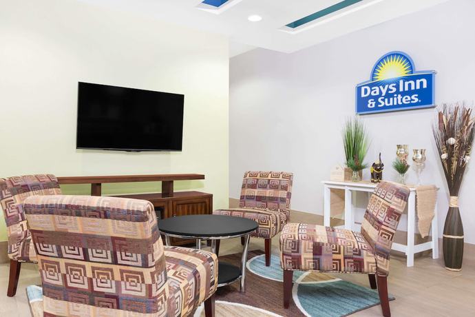 Imagen de los interiores del Hotel Days Inn and Suites by Wyndham Madisonville. Foto 18