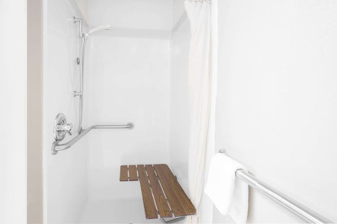 Imagen de la habitación del Hotel Days Inn and Suites by Wyndham Pine Bluff. Foto 7