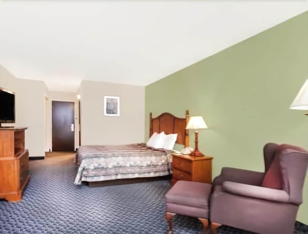 Imagen de la habitación del Hotel Days Inn and Suites by Wyndham SE Columbia Ft Jackson. Foto 6