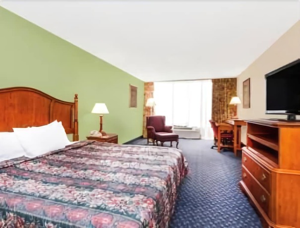 Imagen de la habitación del Hotel Days Inn and Suites by Wyndham SE Columbia Ft Jackson. Foto 9