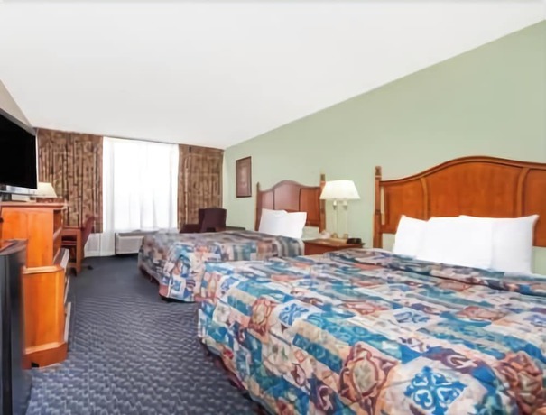Imagen de la habitación del Hotel Days Inn and Suites by Wyndham SE Columbia Ft Jackson. Foto 11