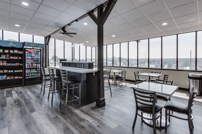 Imagen de los interiores del Hotel Days Inn and Suites by Wyndham Spokane. Foto 17