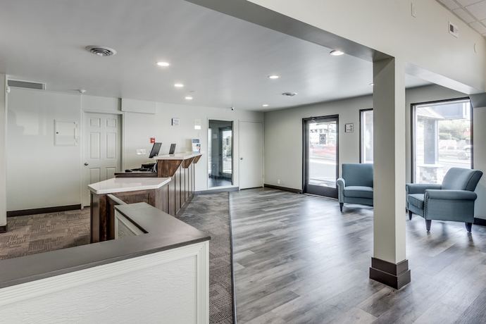 Imagen de los interiores del Hotel Days Inn and Suites by Wyndham Spokane. Foto 18