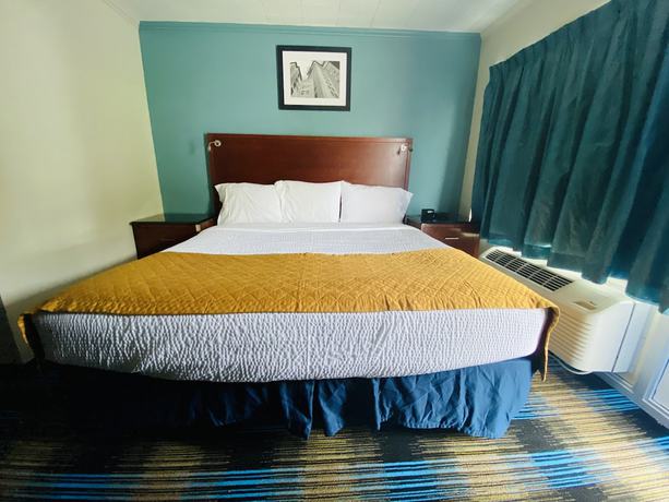 Imagen de la habitación del Hotel Days Inn and Suites by Wyndham St. Ignace Lakefront. Foto 5