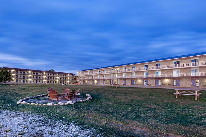 Imagen general del Hotel Days Inn and Suites by Wyndham St. Ignace Lakefront. Foto 1
