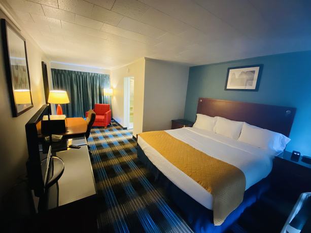 Imagen de la habitación del Hotel Days Inn and Suites by Wyndham St. Ignace Lakefront. Foto 13