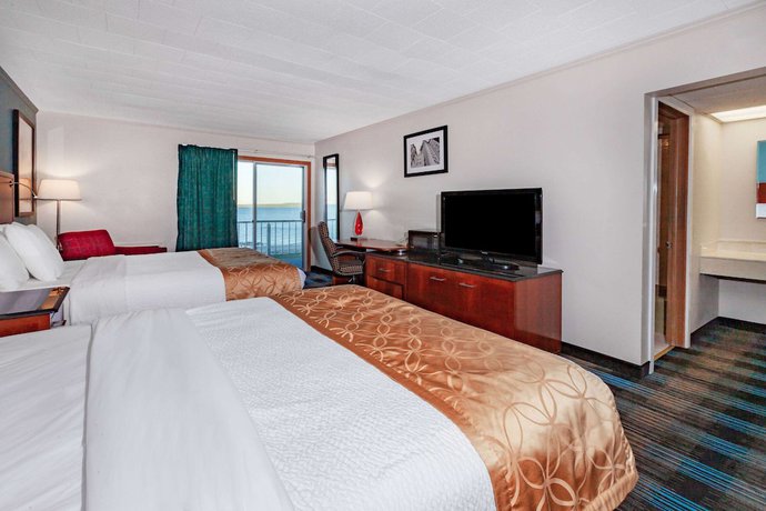 Imagen de la habitación del Hotel Days Inn and Suites by Wyndham St. Ignace Lakefront. Foto 17