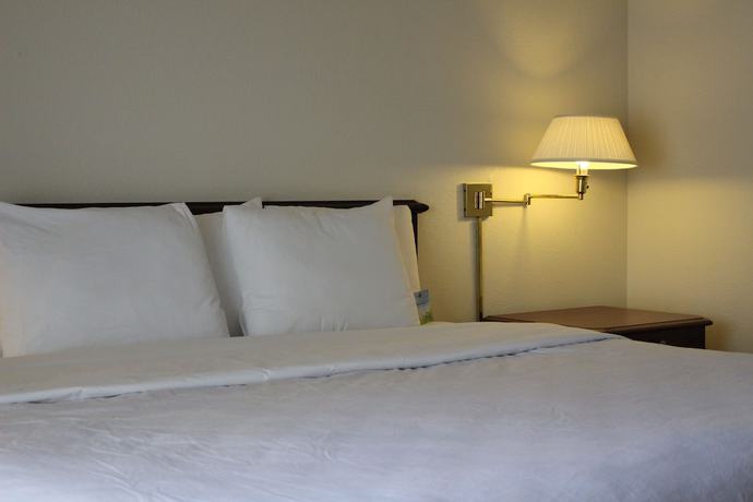 Imagen de la habitación del Hotel Days Inn and Suites by Wyndham Sunnyvale. Foto 8