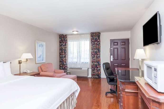 Imagen de la habitación del Hotel Days Inn and Suites by Wyndham Sunnyvale. Foto 11