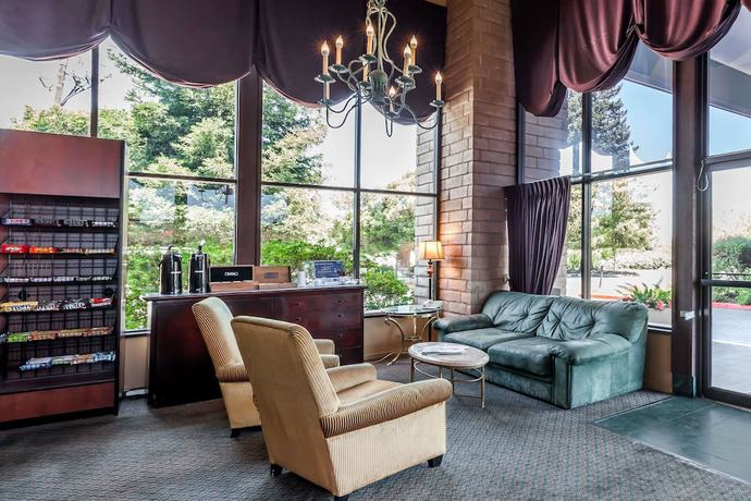 Imagen de los interiores del Hotel Days Inn and Suites by Wyndham Sunnyvale. Foto 20