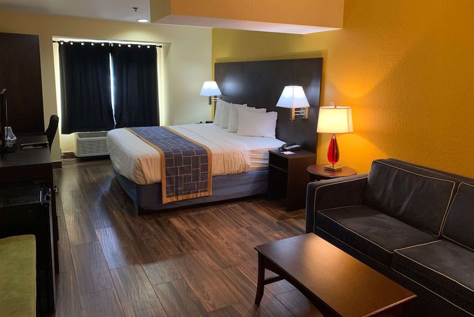 Imagen de la habitación del Hotel Days Inn and Suites by Wyndham Tampa/Raymond James Stadium. Foto 3