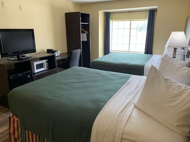Imagen de la habitación del Hotel Days Inn and Suites by Wyndham Tampa/Raymond James Stadium. Foto 7