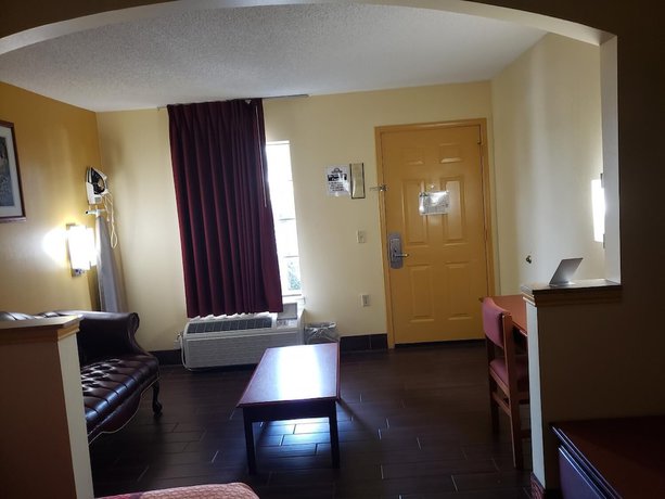 Imagen de la habitación del Hotel Days Inn and Suites by Wyndham Tuscaloosa - Univ. of Alabama. Foto 3
