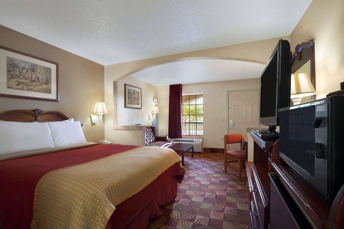 Imagen de la habitación del Hotel Days Inn and Suites by Wyndham Tuscaloosa - Univ. of Alabama. Foto 7