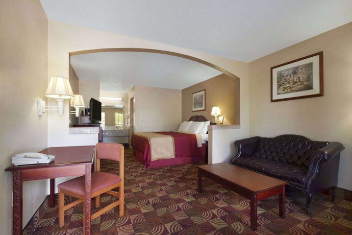 Imagen de la habitación del Hotel Days Inn and Suites by Wyndham Tuscaloosa - Univ. of Alabama. Foto 8