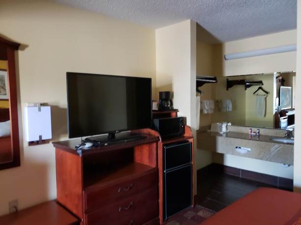 Imagen de la habitación del Hotel Days Inn and Suites by Wyndham Tuscaloosa - Univ. of Alabama. Foto 12