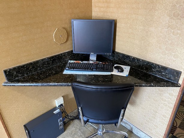 Imagen de los interiores del Hotel Days Inn and Suites by Wyndham Waterloo. Foto 18