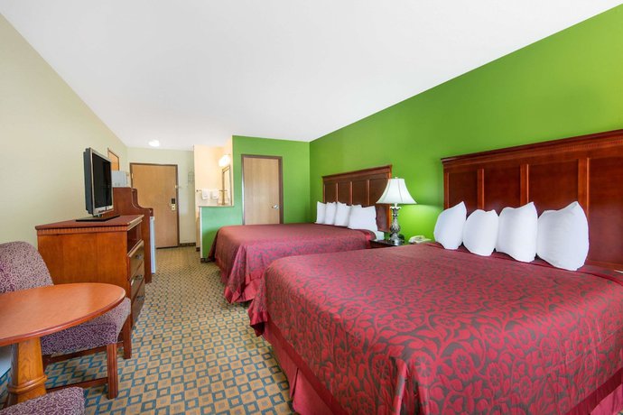 Imagen de la habitación del Hotel Days Inn and Suites by Wyndham Wichita. Foto 4