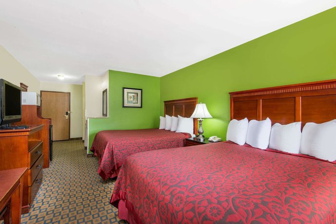 Imagen de la habitación del Hotel Days Inn and Suites by Wyndham Wichita. Foto 5