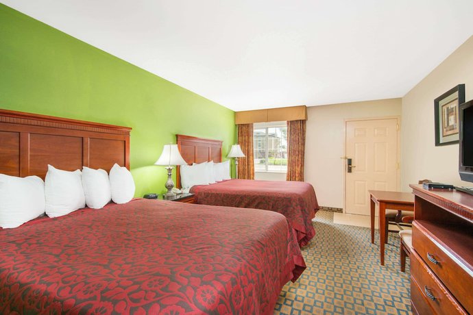 Imagen de la habitación del Hotel Days Inn and Suites by Wyndham Wichita. Foto 6