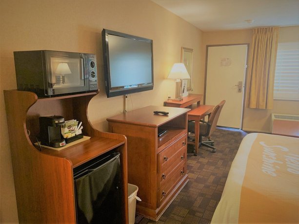 Imagen de la habitación del Hotel Days Inn by Wyndham Alhambra CA. Foto 10