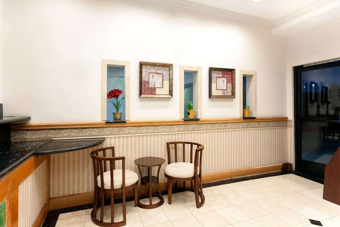 Imagen de los interiores del Hotel Days Inn by Wyndham Alhambra CA. Foto 18