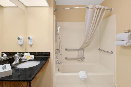 Imagen de la habitación del Hotel Days Inn by Wyndham Americus. Foto 9