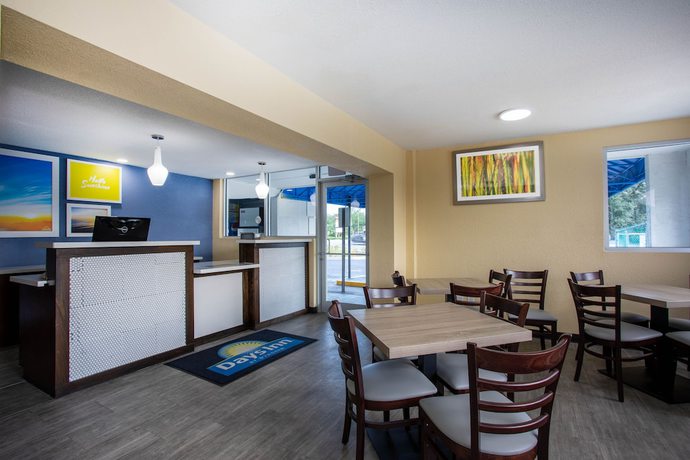 Imagen de los interiores del Hotel Days Inn by Wyndham Apopka/Orlando. Foto 18