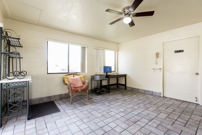 Imagen de los interiores del Hotel Days Inn by Wyndham Arroyo Grande Pismo Beach. Foto 19