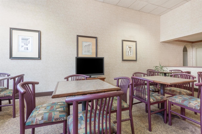 Imagen del bar/restaurante del Hotel Days Inn by Wyndham Athens. Foto 5