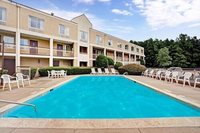 Imagen de la piscina del Hotel Days Inn by Wyndham Atlanta/Southlake/Morrow, Morrow. Foto 20