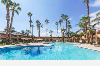 Imagen de la piscina del Hotel Days Inn by Wyndham Bakersfield. Foto 11
