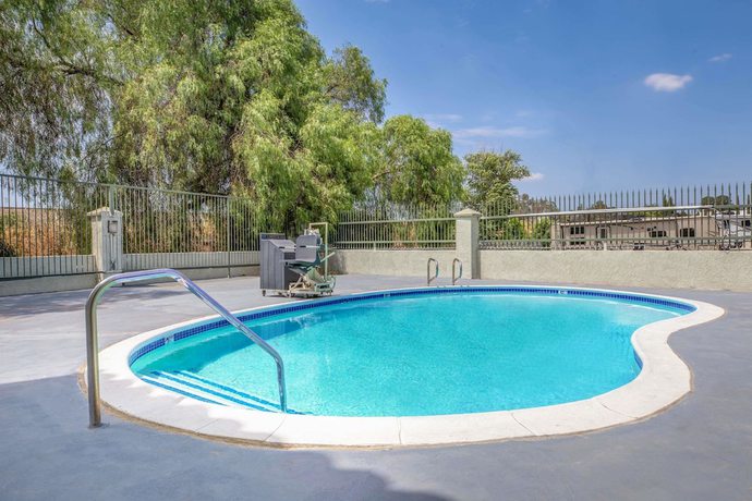 Imagen de la piscina del Hotel Days Inn by Wyndham Banning Casino/Outlet Mall. Foto 14