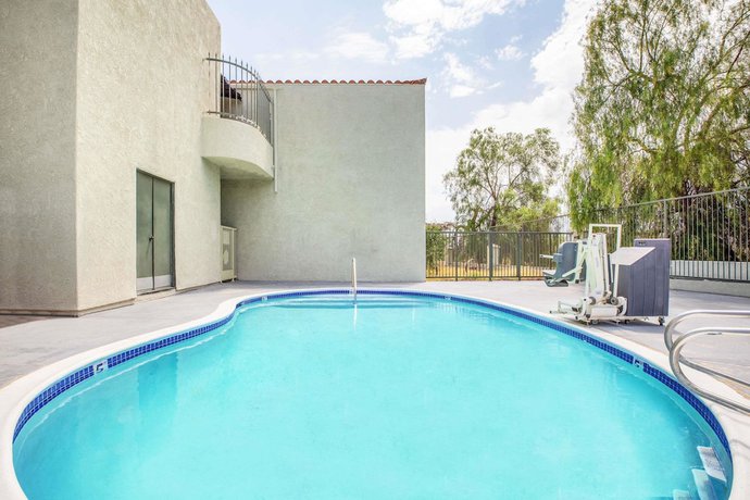 Imagen de la piscina del Hotel Days Inn by Wyndham Banning Casino/Outlet Mall. Foto 15