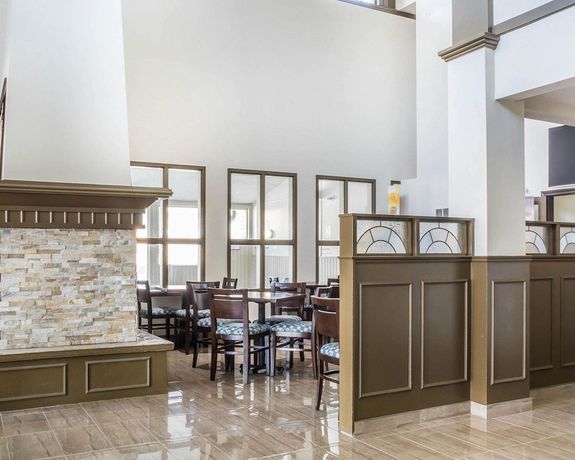 Imagen de los interiores del Hotel Days Inn by Wyndham Barrie. Foto 18