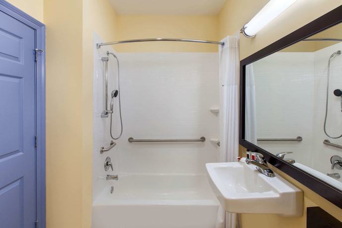 Imagen de la habitación del Hotel Days Inn by Wyndham Baton Rouge Airport. Foto 9