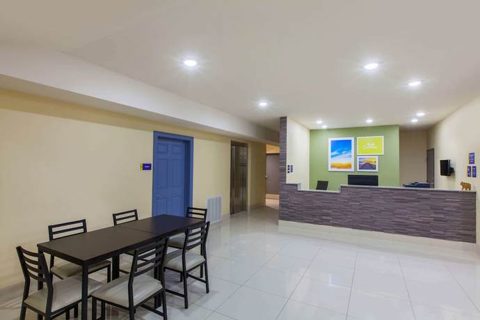 Imagen de los interiores del Hotel Days Inn by Wyndham Baton Rouge Airport. Foto 17