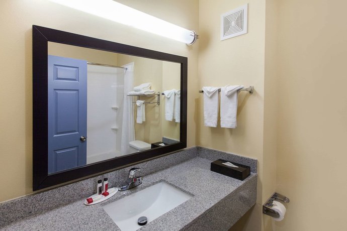 Imagen de la habitación del Hotel Days Inn by Wyndham Baton Rouge Airport. Foto 13