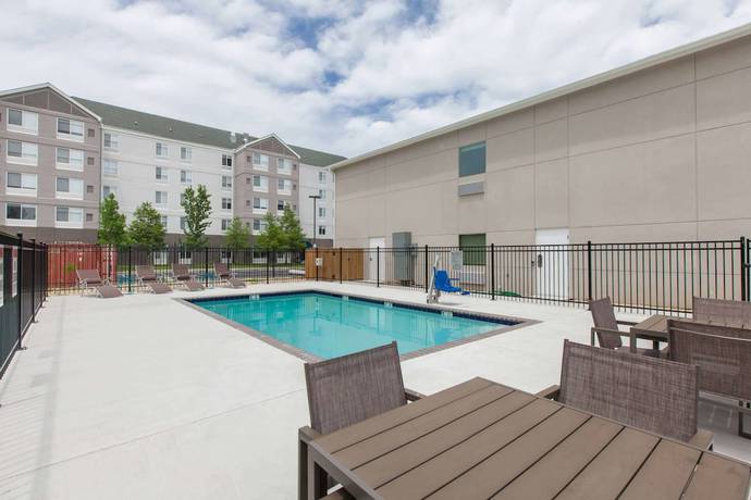 Imagen de la piscina del Hotel Days Inn by Wyndham Baton Rouge Airport. Foto 19