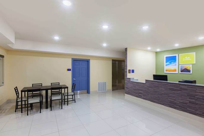 Imagen de los interiores del Hotel Days Inn by Wyndham Baton Rouge Airport. Foto 18