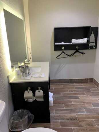 Imagen de la habitación del Hotel Days Inn by Wyndham Bellville Mansfield. Foto 11