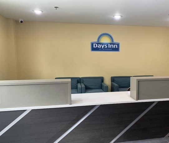 Imagen de los interiores del Hotel Days Inn by Wyndham Bronx NYC. Foto 16