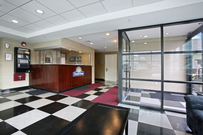Imagen de los interiores del Hotel Days Inn by Wyndham Bronx Near Stadium. Foto 8