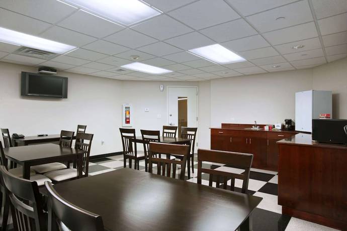 Imagen del bar/restaurante del Hotel Days Inn by Wyndham Bronx Near Stadium. Foto 2