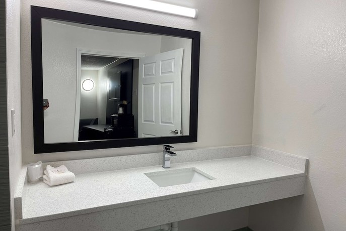 Imagen de la habitación del Hotel Days Inn by Wyndham Calhoun GA I-75 and US-41. Foto 10