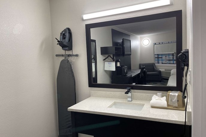 Imagen de la habitación del Hotel Days Inn by Wyndham Calhoun GA I-75 and US-41. Foto 12