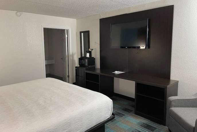 Imagen de la habitación del Hotel Days Inn by Wyndham Calhoun GA I-75 and US-41. Foto 14