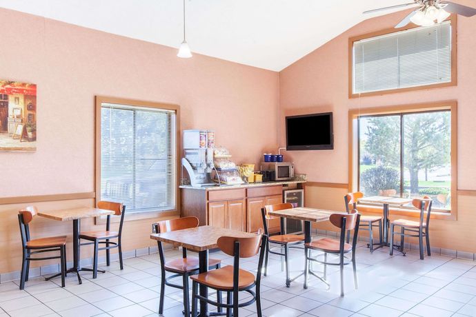 Imagen del bar/restaurante del Hotel Days Inn by Wyndham Canastota/Verona. Foto 3