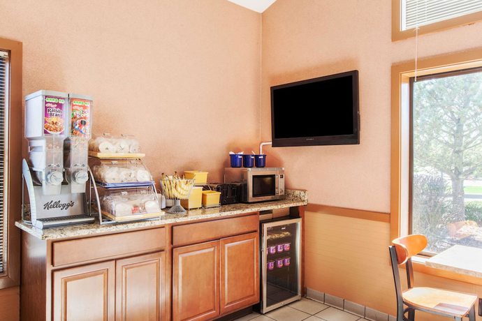 Imagen del bar/restaurante del Hotel Days Inn by Wyndham Canastota/Verona. Foto 4