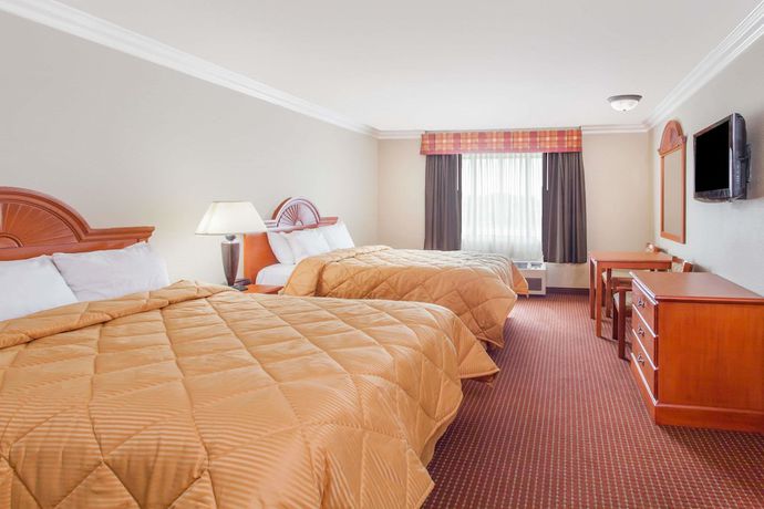 Imagen de la habitación del Hotel Days Inn by Wyndham Carlsbad, Carlsbad. Foto 5